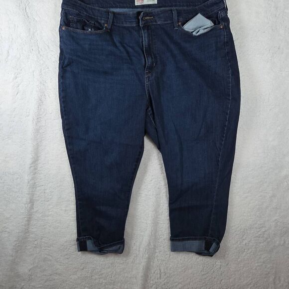 Signature By Levi Strauss Women's Mid-Rise Slim Fit Capri Jeans Blue Size 20 - Picture 1 of 7